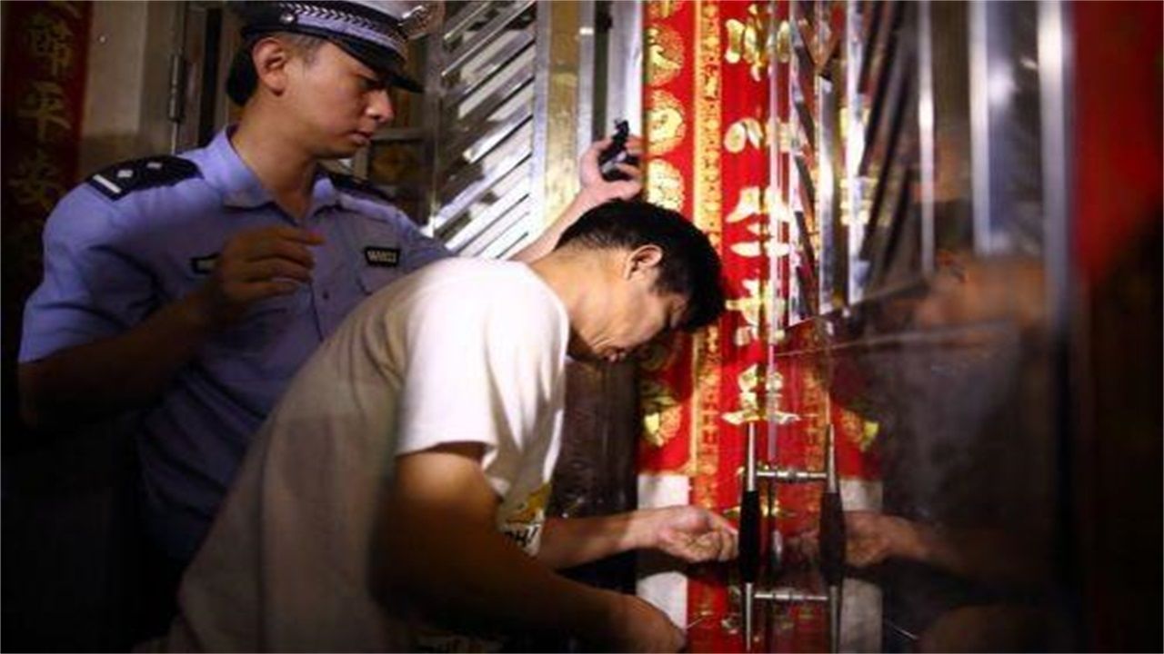 赣州请开锁师傅开了锁后，师傅